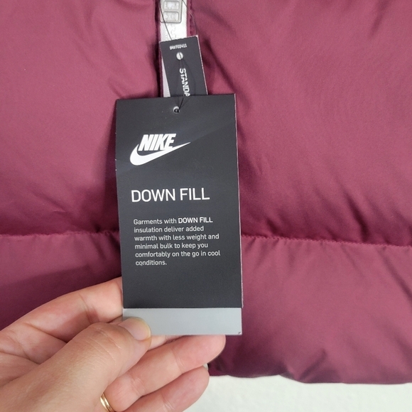 NWT Nike Shield Down filled puffer vest blue & burgundy medium - Picture 7 of 10